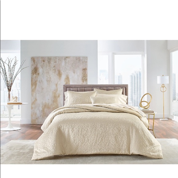 $500 Limited Edition Hotel Collection Distressed Chevron Comforter Set, Ivory - Picture 2 of 10